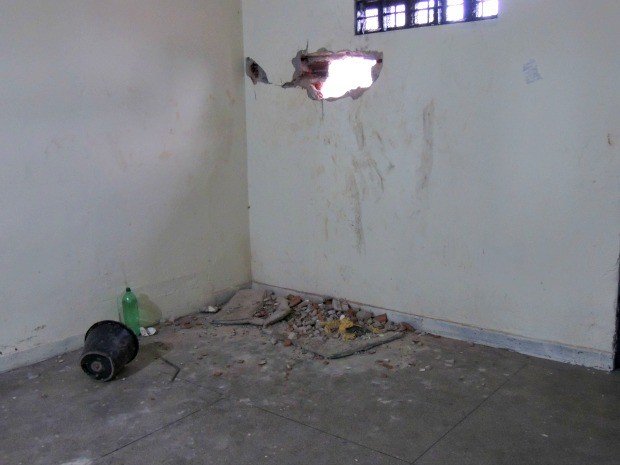 12fev13-preso-bilhete.3