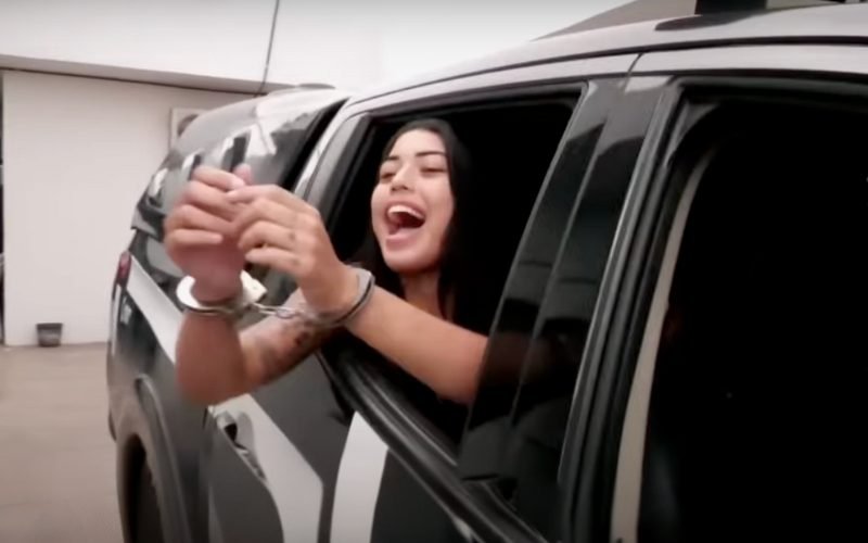BLOGUEIRA E INFLUENCER ANA AZEVEDO DEBOCHA DE SUA PRISÃO E ATUA COM PAPEL DE ADORAÇÃO AO CRIME E À IMPUNIDADE